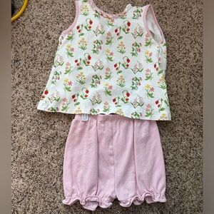 The Proper Peony floral girls set. Size 4T. Button back closure.